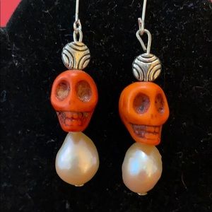 SINGLE GENUINE CREAMY PEARL adorns this Edgy and unique skull and drop earrings